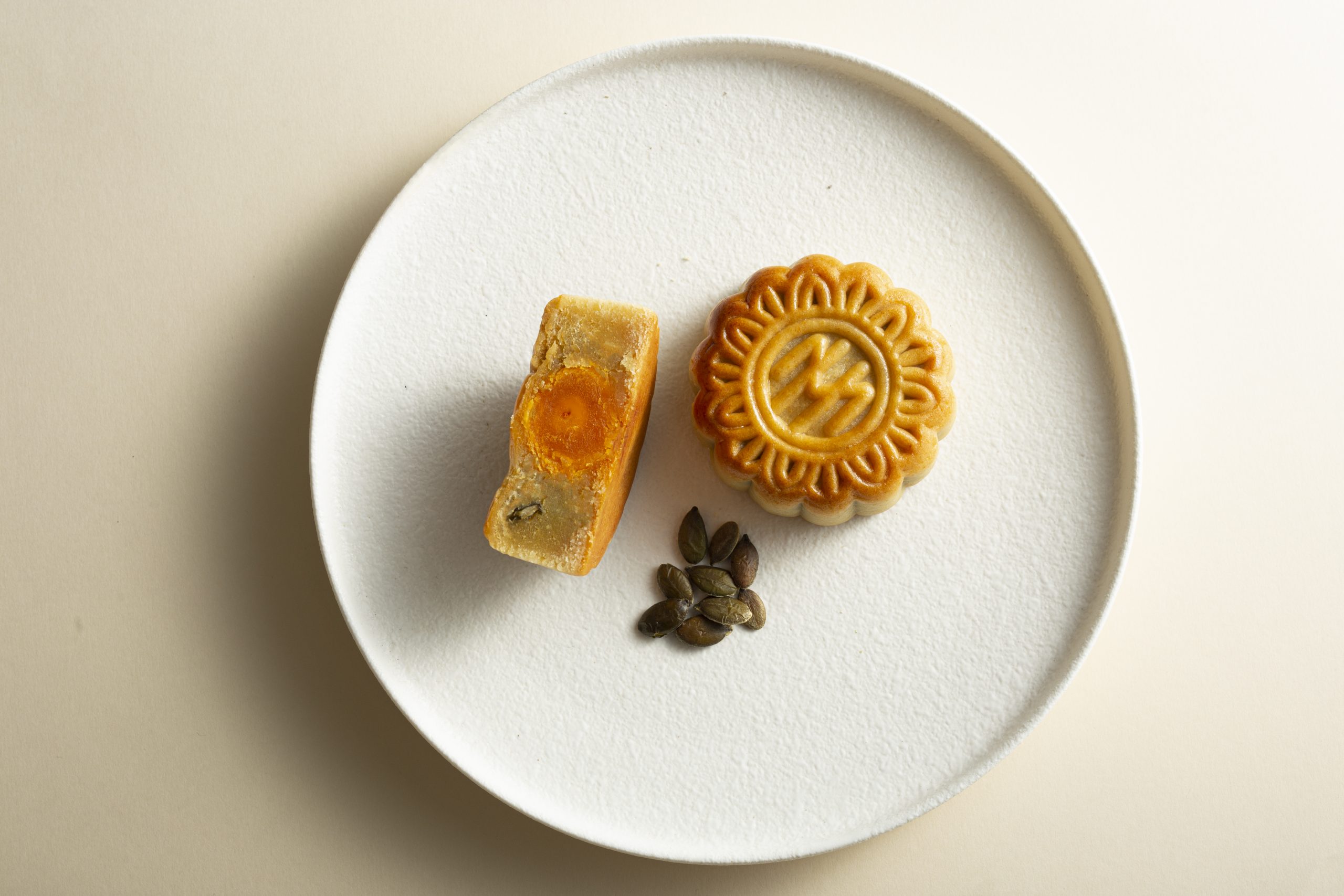 metropole-hanoi-unveils-new-mooncake-flavors-elegant-boxes-for-mid-autumn-festival