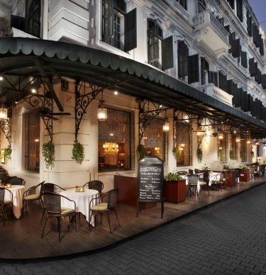 QUÁN CAFE BÊN HỒ TÂY VỚI TẦM NHÌN ÔM TRỌN MẶT NƯỚC YÊN BÌNH