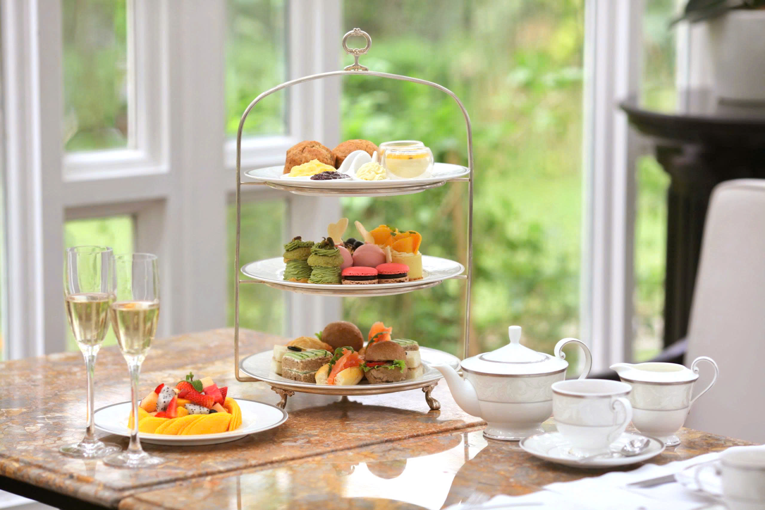 the-metropole-high-tea-at-le-club-bar